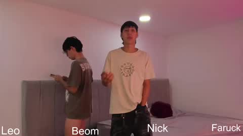 Snapshot of handsomeboys19 chatting on 09-12-25, 10:43 leonardfarrucknick and otis online show from 09-12-25, 10:43