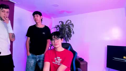 Snapshot of handsomeboys19 chatting on 09-20-25, 01:39 leonardfarrucknick and otis online show from 09-20-25, 01:39