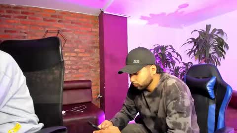 Snapshot of handsomeboys19 chatting on 09-27-25, 01:38 leonardfarrucknick and otis online show from 09-27-25, 01:38