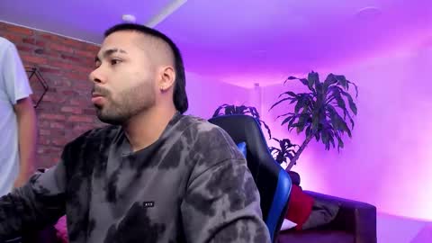 Snapshot of handsomeboys19 chatting on 10-07-25, 01:19 leonardfarrucknick and otis online show from 10-07-25, 01:19