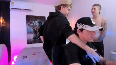 Snapshot of handsomeboys19 chatting on 11-20-25, 02:23 leonardfarrucknick and otis online show from 11-20-25, 02:23