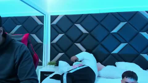 Snapshot of handsomeboys19 chatting on 11-26-25, 01:56 leonardfarrucknick and otis online show from 11-26-25, 01:56