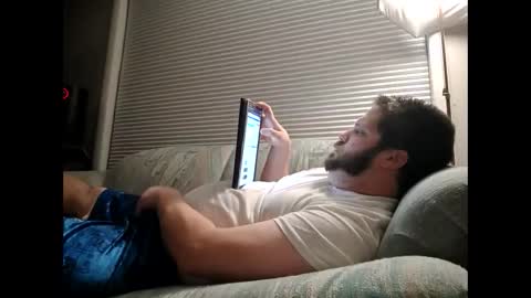 handsomedaddy198923 online show from 10-28-25, 07:12