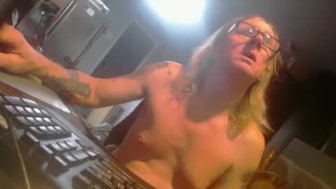 Snapshot of handyman5303 chatting on 12-16-24, 05:54 Handystudman online show from 12-16-24, 05:54