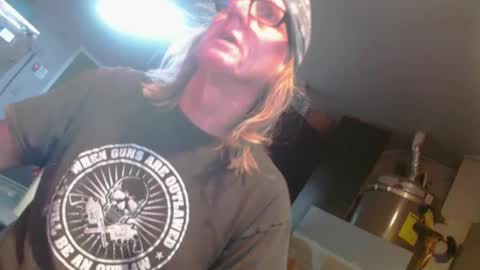 Snapshot of handyman5303 chatting on 02-16-25, 03:16 Handystudman online show from 02-16-25, 03:16