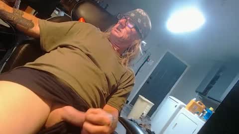 Snapshot of handystud33 chatting on 09-19-25, 02:07 handystud33 online show from 09-19-25, 02:07