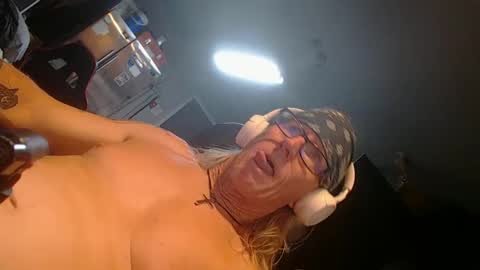 Snapshot of handystud33 chatting on 09-30-25, 08:19 handystud33 online show from 09-30-25, 08:19