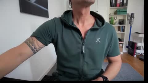 hanky online show from 10-13-25, 09:42