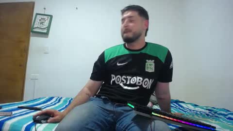 Snapshot of hankprettyboy chatting on 12-12-24, 11:03 HANK online show from 12-12-24, 11:03