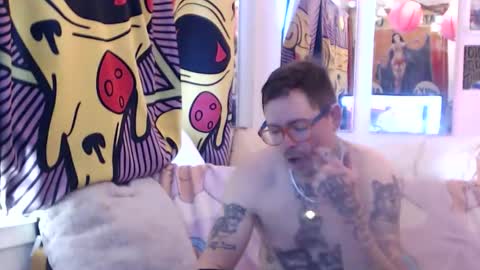 Snapshot of hankrams chatting on 12-14-25, 06:23 hank rams online show from 12-14-25, 06:23