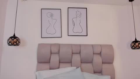 hanna__evans_ online show from 10-08-25, 11:52