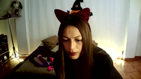 Snapshot of hanna_charming chatting on 10-19-25, 06:30 Hanna charming online show from 10-19-25, 06:30