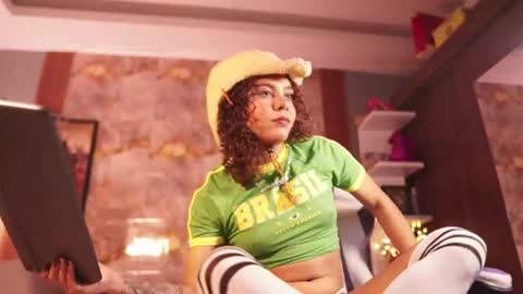 Snapshot of hanna_chris chatting on 11-16-25, 02:17 HANNA online show from 11-16-25, 02:17