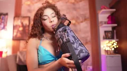 Snapshot of hanna_chris chatting on 11-17-25, 11:21 HANNA online show from 11-17-25, 11:21