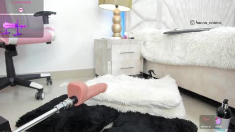 Snapshot of hanna_evanns_ chatting on 12-13-24, 01:37 Hanna online show from 12-13-24, 01:37