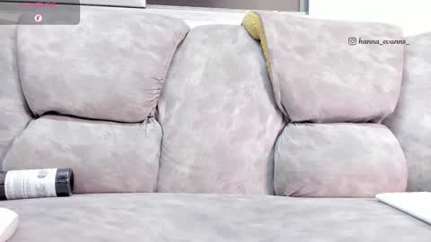 Snapshot of hanna_evanns_ chatting on 03-08-25, 03:50 Hanna online show from 03-08-25, 03:50