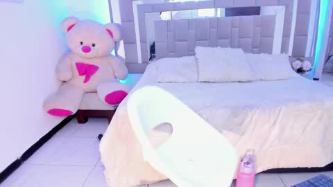 Snapshot of hanna_fost chatting on 03-05-25, 03:29 im Hanna online show from 03-05-25, 03:29