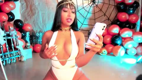 Snapshot of hanna_fost chatting on 10-31-25, 02:07 im Hanna online show from 10-31-25, 02:07