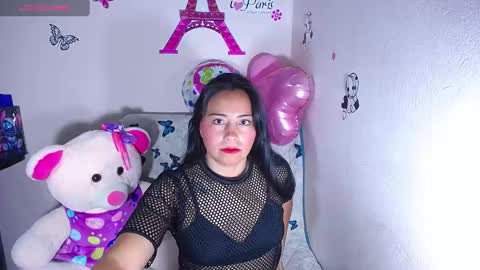 Snapshot of hanna_girl21 chatting on 02-14-25, 04:15 HANNA online show from 02-14-25, 04:15