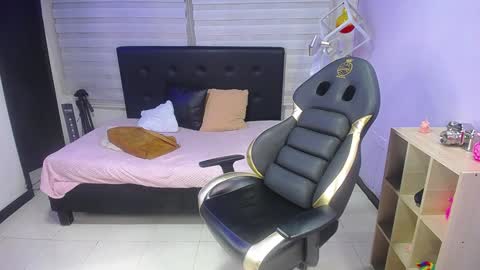 hanna_lamber online show from 01-23-25, 02:33