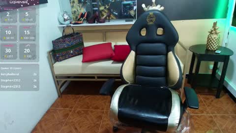 hanna_lamber online show from 02-17-25, 04:42