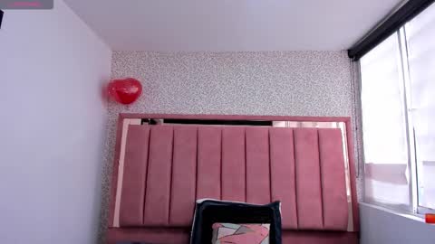 Snapshot of hanna_lee__ chatting on 10-21-25, 07:47  H A N N A  online show from 10-21-25, 07:47