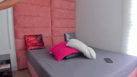 Hanna lens online show from 11-26-25, 06:31