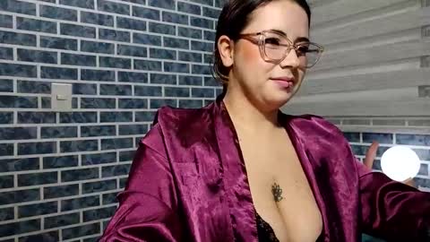 Snapshot of hanna_moons chatting on 04-15-26, 02:07 hanna_moons online show from 04-15-26, 02:07