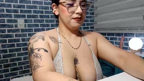 Snapshot of hanna_moons chatting on 04-18-26, 04:27 hanna_moons online show from 04-18-26, 04:27