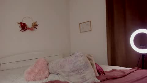 HannahIm a simple girl who likes gifts Lovense is activeThere are legends that in this room all your wish can come true online show from 02-15-25, 08:22