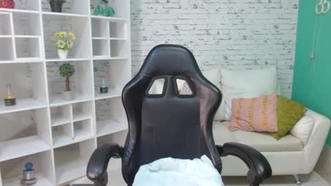 Hannah  online show from 10-13-25, 11:21