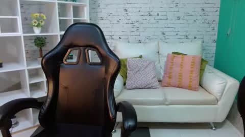 Hannah  online show from 10-14-25, 11:22