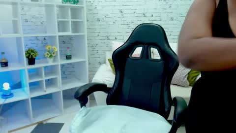 Hannah  online show from 10-15-25, 11:43