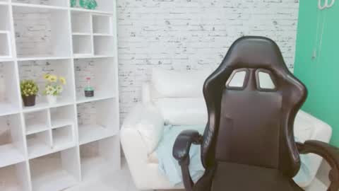 Hannah  online show from 11-17-25, 11:16