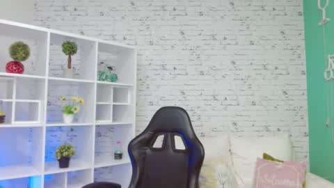 Hannah  online show from 11-21-25, 11:20