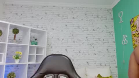 Hannah  online show from 11-23-25, 11:21