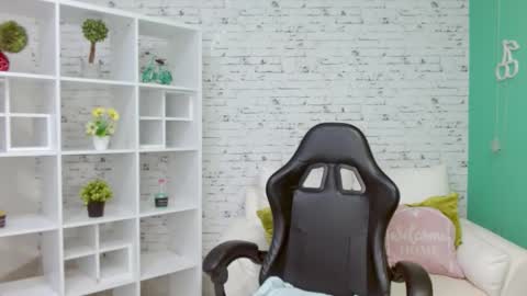 Hannah  online show from 11-26-25, 11:22