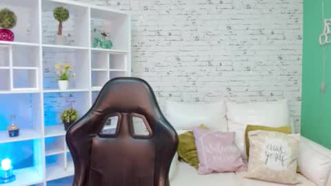 Hannah  online show from 12-05-25, 11:19