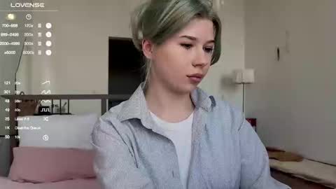 Snapshot of hannah_allin chatting on 02-26-25, 12:14 Hannah Allin online show from 02-26-25, 12:14