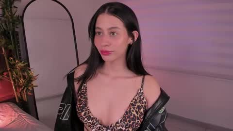 Snapshot of hannah_brady chatting on 02-19-25, 10:09 Hannah online show from 02-19-25, 10:09