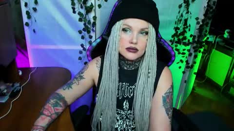 Hannah online show from 11-16-25, 07:19