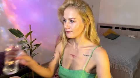 hannah levis  online show from 10-01-25, 08:09