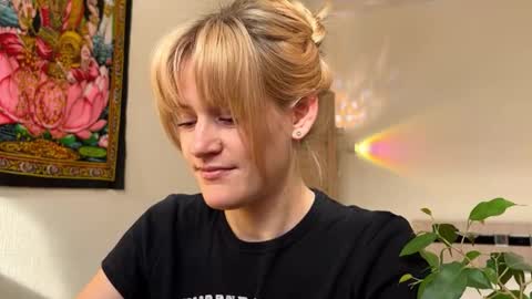 hannah levis  online show from 03-19-26, 06:39