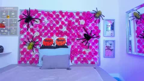 Snapshot of hannah_miller_1 chatting on 10-24-25, 12:01 Hannah Miller online show from 10-24-25, 12:01