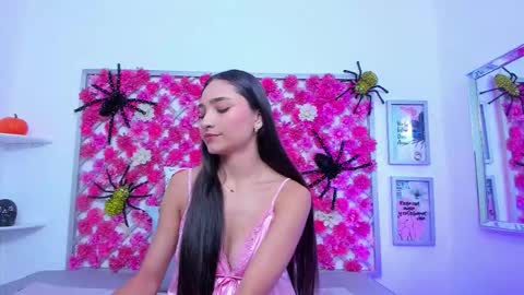 Snapshot of hannah_miller_1 chatting on 10-29-25, 11:34 Hannah Miller online show from 10-29-25, 11:34