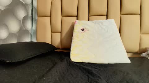 Snapshot of hannah_teehn chatting on 10-16-25, 07:15 hannah_teehn online show from 10-16-25, 07:15