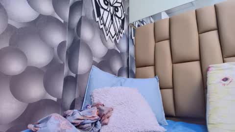 Snapshot of hannah_teehn chatting on 10-18-25, 07:03 hannah_teehn online show from 10-18-25, 07:03