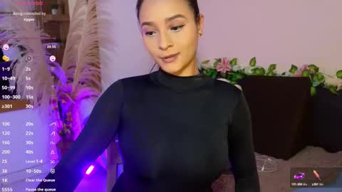 Snapshot of hannah_williams1 chatting on 09-09-25, 11:15 Hannah Williams online show from 09-09-25, 11:15