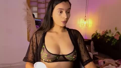 Snapshot of hannah_williams1 chatting on 10-23-25, 09:57 Hannah Williams online show from 10-23-25, 09:57