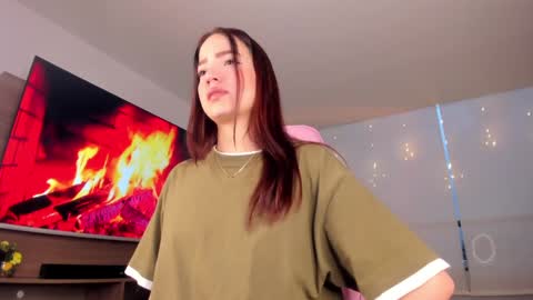 Snapshot of hannah_xoxo_ chatting on 12-30-24, 10:55 Hannah online show from 12-30-24, 10:55